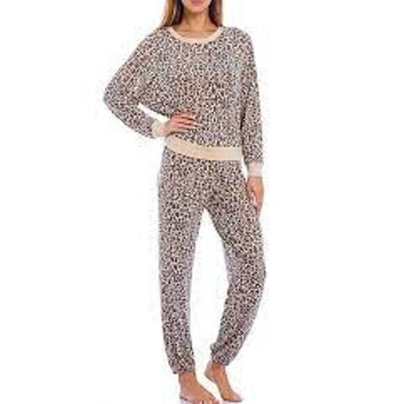 New Honeydew Medium Star Seeker Brushed Jersey Leopard Coordinating Lounge Set - Picture 12 of 16